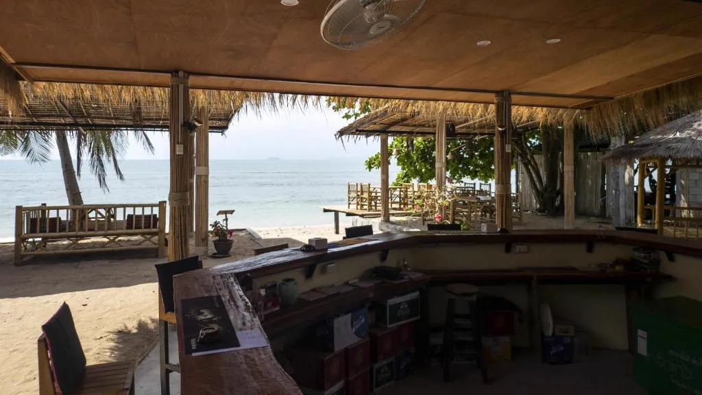 Isara Lanta beachfront bar and restaurant with ocean view on Khlong Khong Beach